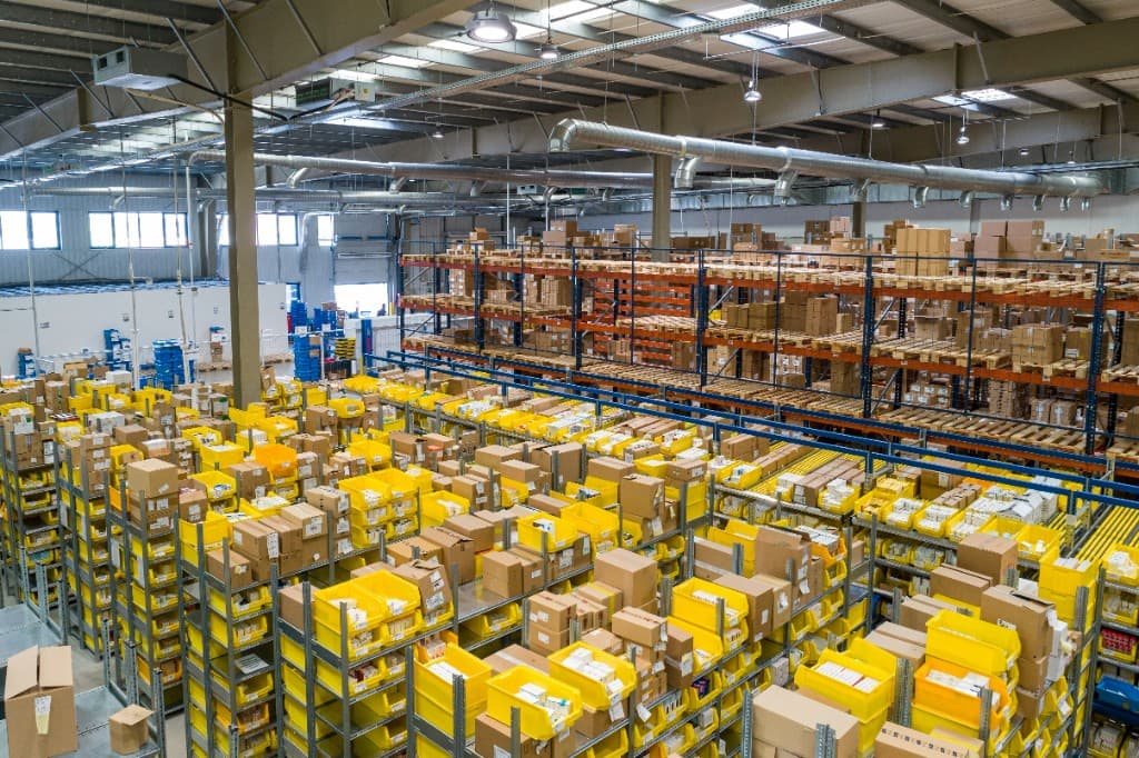 Warehouse with sorted cargo bins